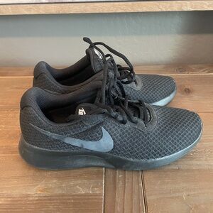Nike Tanjun Shoes
